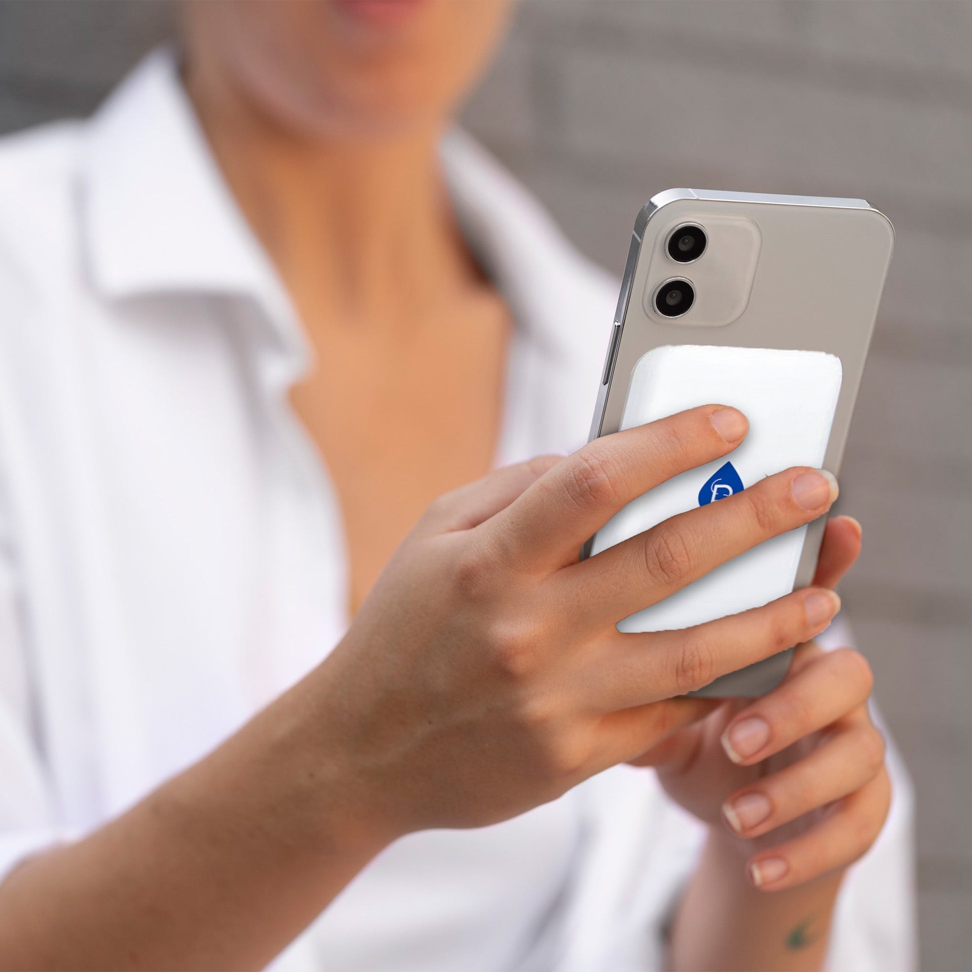 Magnetic Wireless Power Bank – Portable, Powerful, Effortless Charging-1